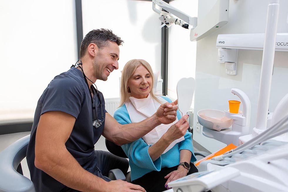 Zdjęcia ilustrujące stomatolog