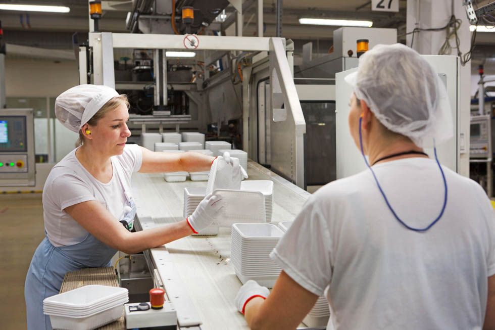 Fotograf-przemysłowy-dla-firm-na-hali-produkcyjnej